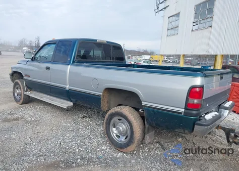 1997 Dodge Ram 2500 St z USA, uszkodzony, nr VIN 3B7KF23D4VG821011